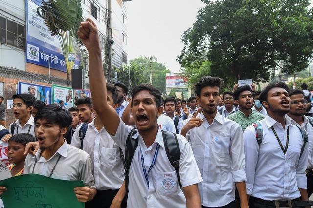 byfabiha's tweet photo. I'm a citizen of Bangladesh.The situation inBangladesh right nowis beyond monstrosity,students only want what's best.Nobody deserves what's happening to themrightnow.I maynot be there physically to help but I canhelp by spreading this.PleaseHelpUs! #wewantjustice #WeDemandJustice https://t.co/Z0lfqDLAnA
