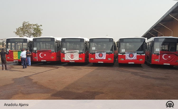 Cumhurbaşkanı Erdoğan'ın hediyesi otobüsler Gine yollarında http://aane.ws/H49