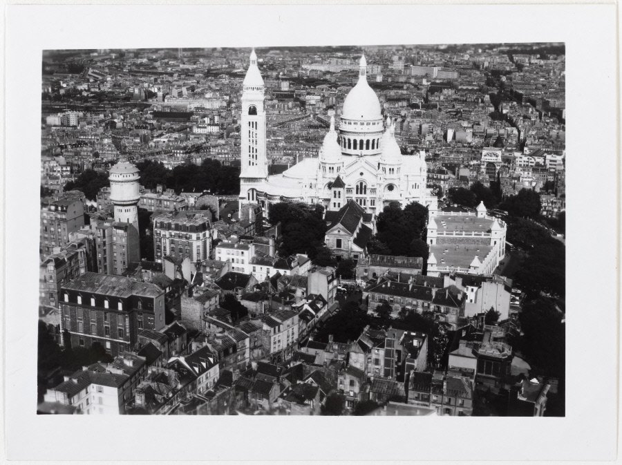 #LeSaviezVous Le campanile de la basilique du Sacré-Cœur abrite la plus grosse cloche du monde pouvant se balancer (19 tonnes). Elle est surnommée "Savoyarde" car elle a été offerte par les diocèses de Savoie. Elle arriva à #Paris en 1895 tirée par 28 chevaux. #Carnavalet
