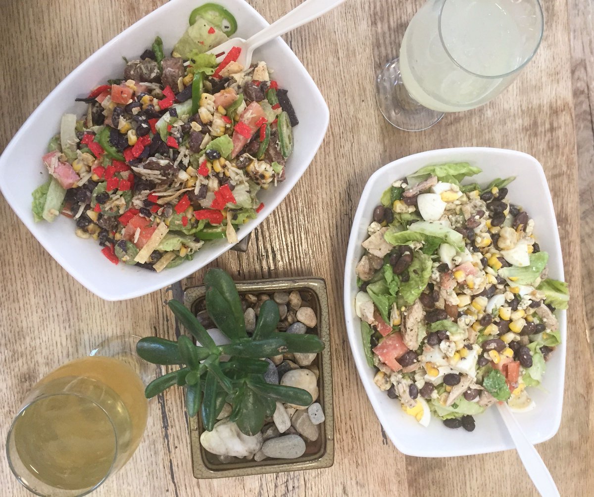 I like salad toppings more than salads themselves, so Veranico is a dream come true for me! Plus there's tasty baked goods + loads of local partners to cherish in this @arenadistrict gem. See my full take here: buff.ly/2v6vrz1