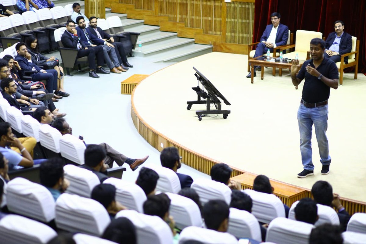 IIM_Bangalore's tweet photo. How to go from Chawl to Changing the world!
A case in point of Mr. Rahul Narvekar who went from slums of mumbai to surpassing at @Harvard!
#Eximius2018 #ClosingCeremony #DreamDareDefy #IIMB @EximiusIIMB https://t.co/amtYRgknnQ