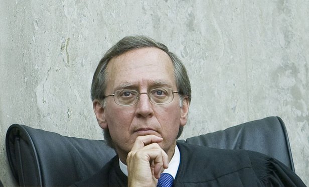 AmberGirl3's tweet photo. @DiamondandSilk An unelected Fed. judge wants the American people to support more foreigners while our own kids, elderly and veterans struggle. #JudgeBates #DACA https://t.co/CpardCLba1