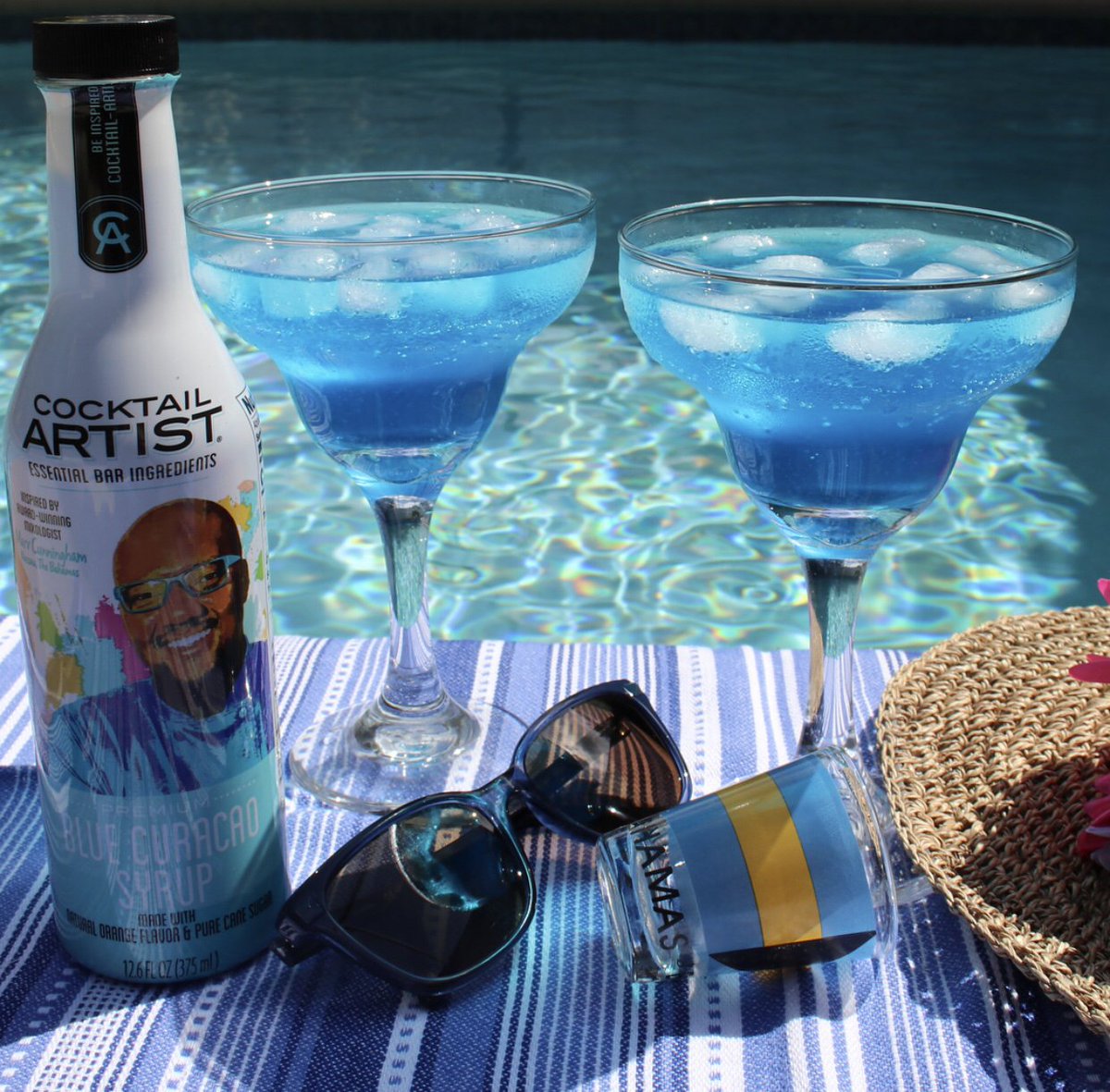 CocktailArtists's tweet photo. Drinks by the pool is all we need today. #Cocktail recipe by @krazykitchenmom 

See full recipe on our Instagram page @cocktailartists and where to buy here https://t.co/8J8918lO9C https://t.co/xlPkmv2CVh