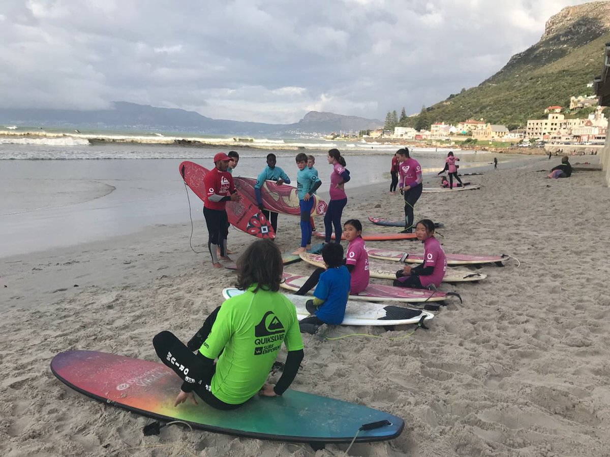 SurfEmporium's tweet photo. Itโs SundayFunday down at Surf Emporium as we continue the weekend with more #Learn2Surf programme lessons! ๐๐ผโโ๏ธ๐๐ผ #surfemporium #surfing #surfsup #muizenberg #roxy #quiksilver #vodacom #surfprogramme #fun #surfergirls #surferdudes #capetown https://t.co/uvUKGANFNq