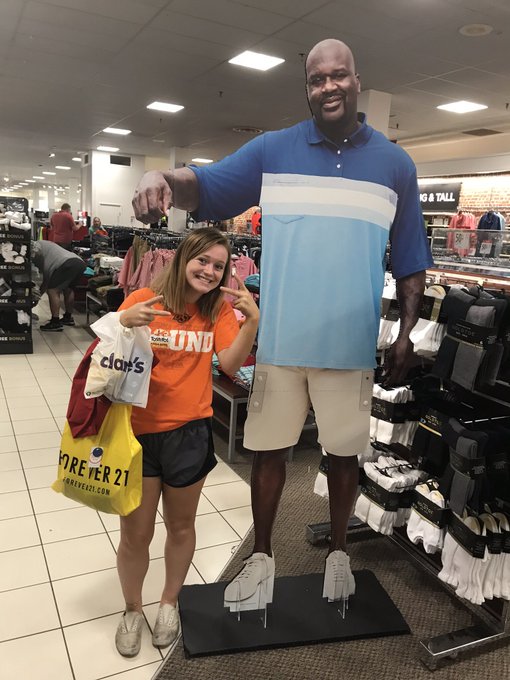 darn even cardboard cutouts are taller than me https://t.co/ZONYTcsfOs