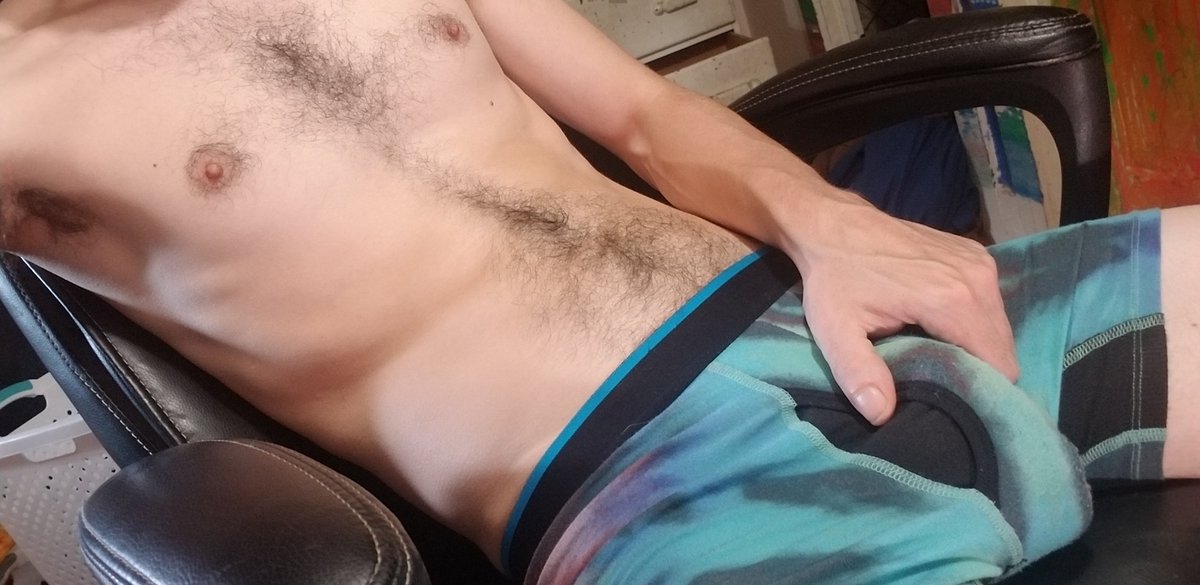 Joshua50002's tweet photo. #Live #Chaterbate #MaleCams #Hunk #BigCock #Hairy #HugeBalls https://t.co/yhwJR3pFvh