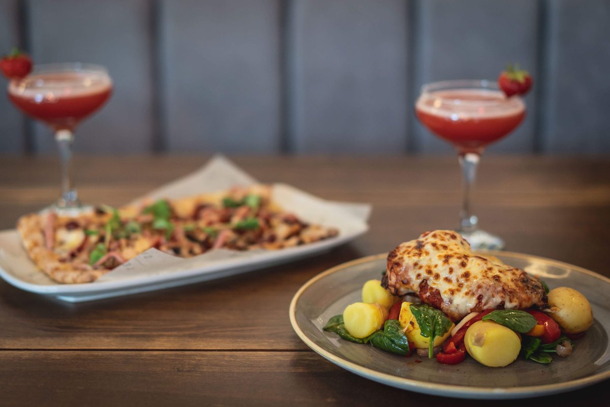 SlugFarnham's tweet photo. 🚨Spoilers - a sneak peak at our new menu due 15th August! Something old, something new &amp; delicious! Toastada, Italian Chicken &amp; Lemon Blueberry Prosecco Bites🤤💕
#newmenu #newfood #COMINGSOON #slugandlettuce https://t.co/ltyaQkIpg8