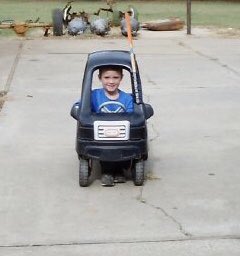 big_daddy_317's tweet photo. Got to start it young! #demolitionderby @belledemolition https://t.co/6owzqOyvN4