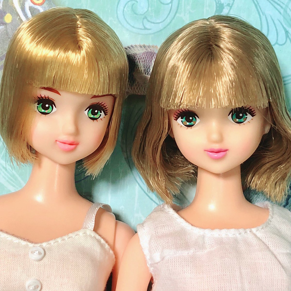 ট ইট র C夫人 志賀栃枝 ちいさなおみせ のカオリちゃんお迎えしました 左側 緑目にピンクのアイシャドーとリップ ドルショ先行 カオリちゃん 右側 ヘアカスタム に近いけど 並べるとやっぱり違う リカちゃんキャッスル カオリちゃん ট ইট র C夫人 志賀栃枝 ちいさなおみせ のカオリちゃんお迎えしました 左側 緑目にピンクのアイシャドーとリップ ドルショ先行 カオリちゃん 右側 ヘアカスタム に近いけど 並べるとやっぱり違う リカちゃんキャッスル カオリちゃん