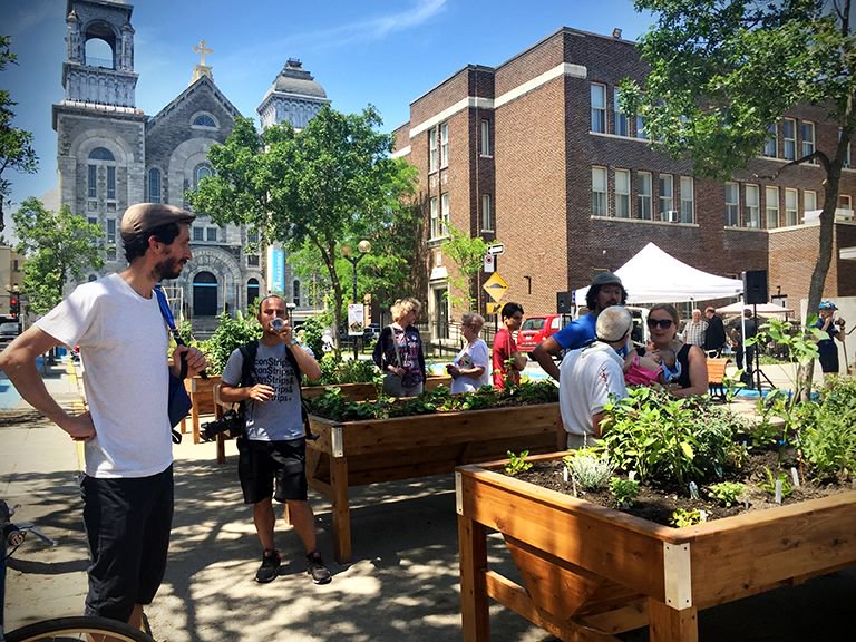 grescoe's tweet image. I'm loving the new ad campaign for #Montreal's ever-growing complex of pedestrian streets: "Flânage Obligatoire."
i.e.: "Loitering Mandatory."
Great subversion of the old "No Loitering" approach to North American public space.
buff.ly/2Kz00CA