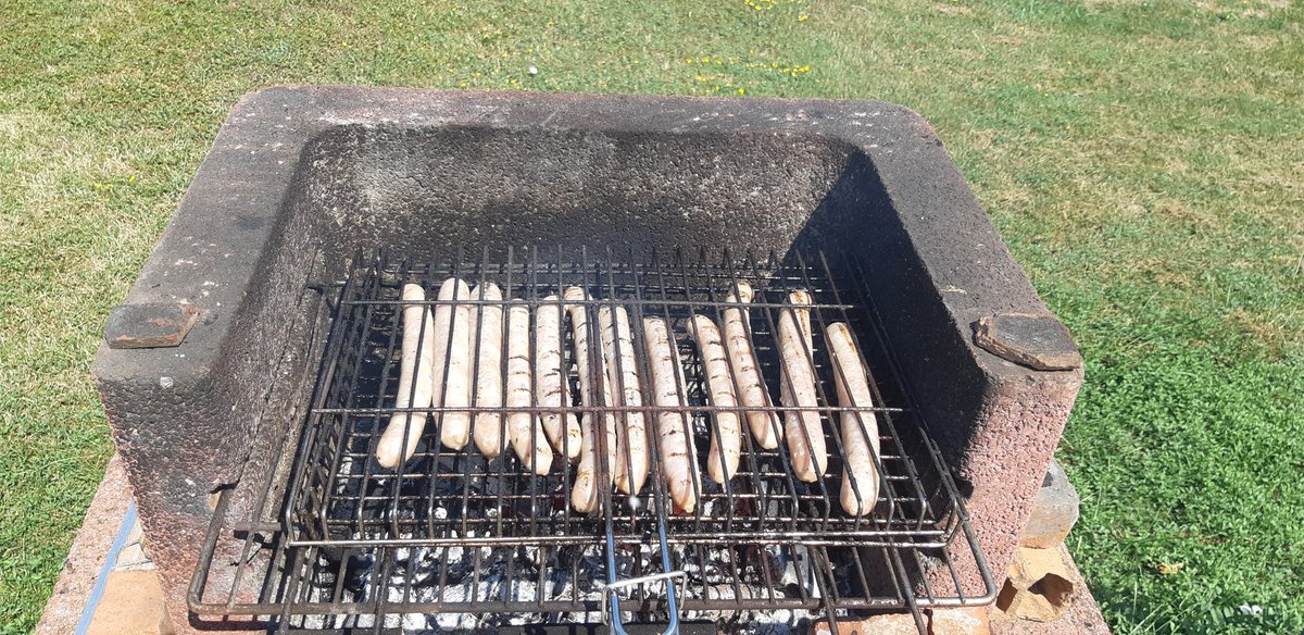 Captain_WhoLock's tweet photo. Je pense que même sans charbon ça aurait cuit. #chaudDevant #barbeuk https://t.co/cgiAMLRMMb