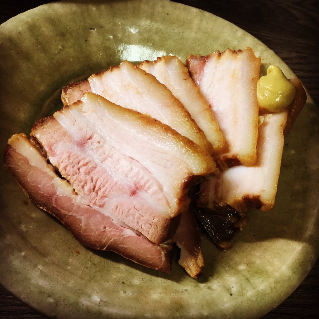 大刀 ザ ヒュージザンバー アタシ魔女のキキ こっちは24時間低温調理してゼラチンがトロットロになった豚肩ロースの焼豚