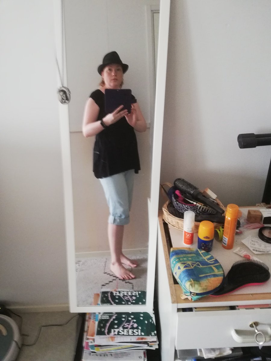 IceTear1's tweet photo. Not so sure how hat fits with shorts, but has to settle with this 😆 #DayStyle #SunProtection https://t.co/N802SiI4iK