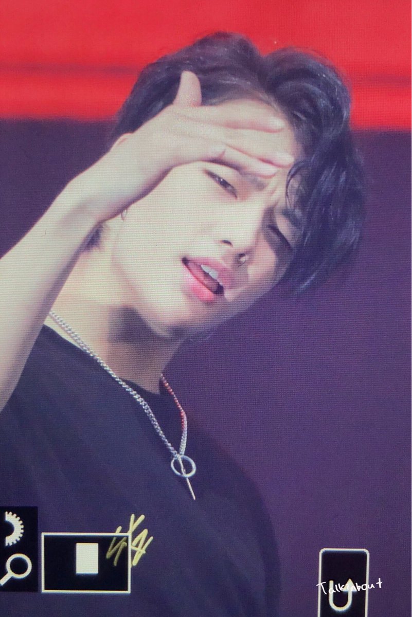 talkinbout0320's tweet photo. 180805 쇼케이스

#스트레이키즈 #현진 #황현진 #StrayKids #hyunjin #IamNOT https://t.co/WMMzRiyn7b