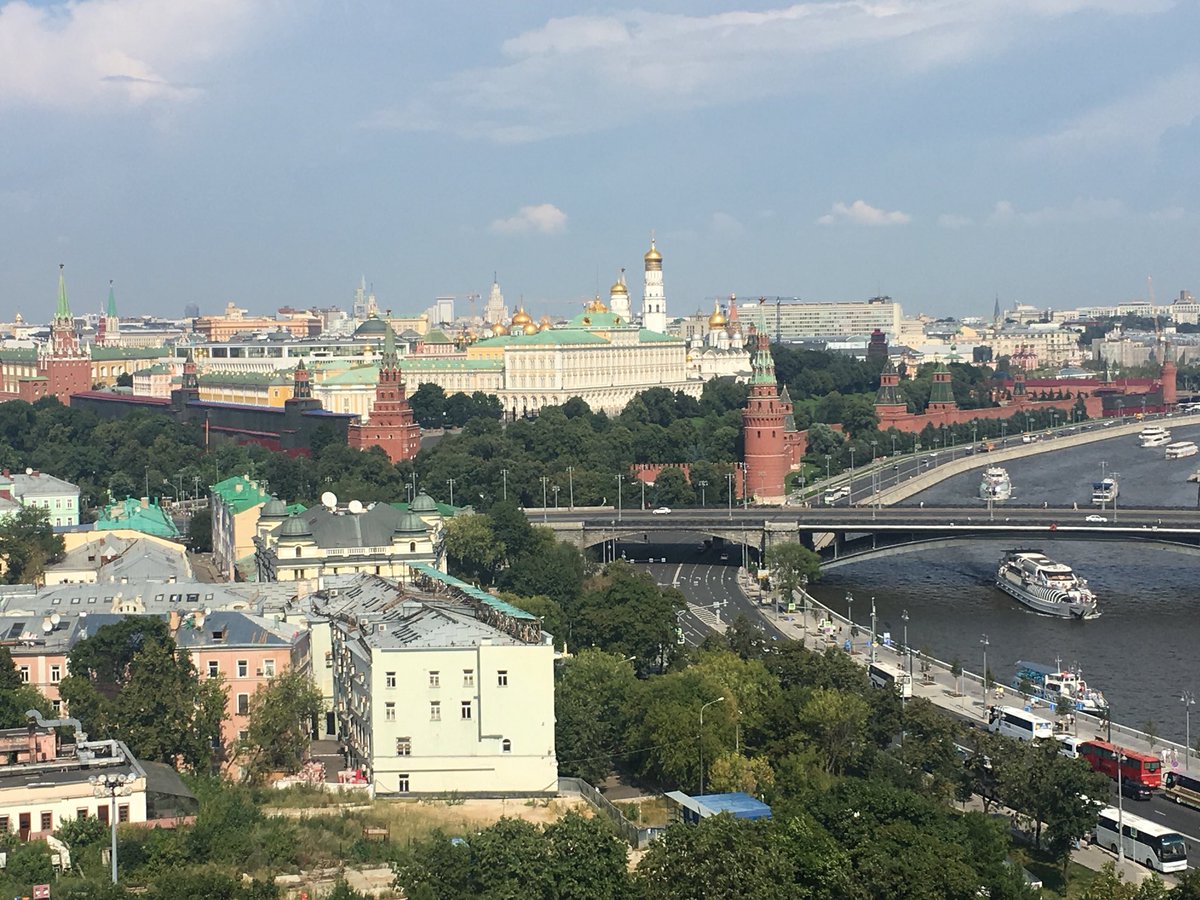 SholaJadi's tweet photo. Views from Moscow’s Christ the Savior Cathedral https://t.co/4TFU5yMg23