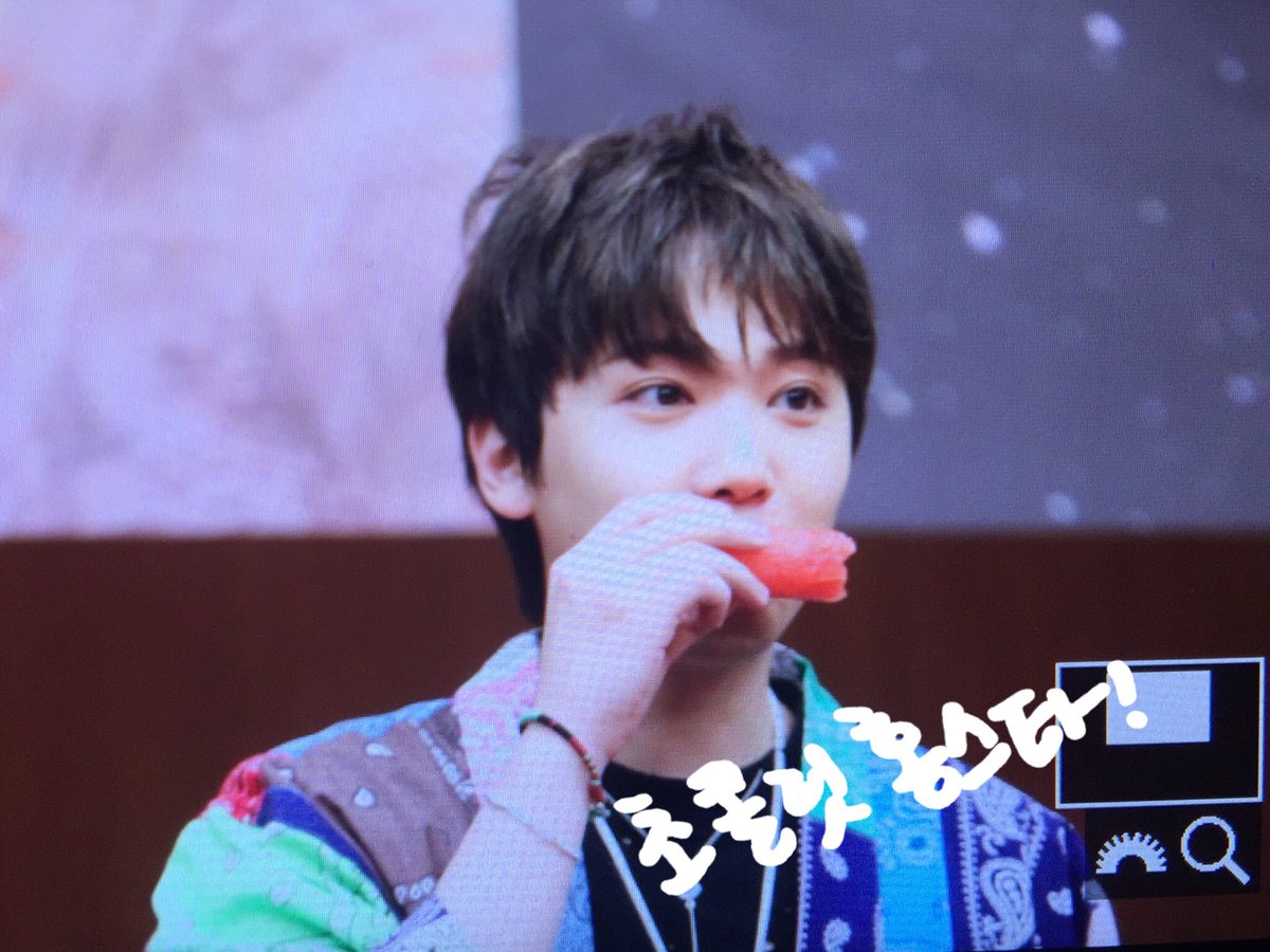 choco_hongstar's tweet photo. 수박 역시 맛있쥐 🍉 ☺️ 
#FTISLAND #이홍기 https://t.co/1WfVUL8gUH