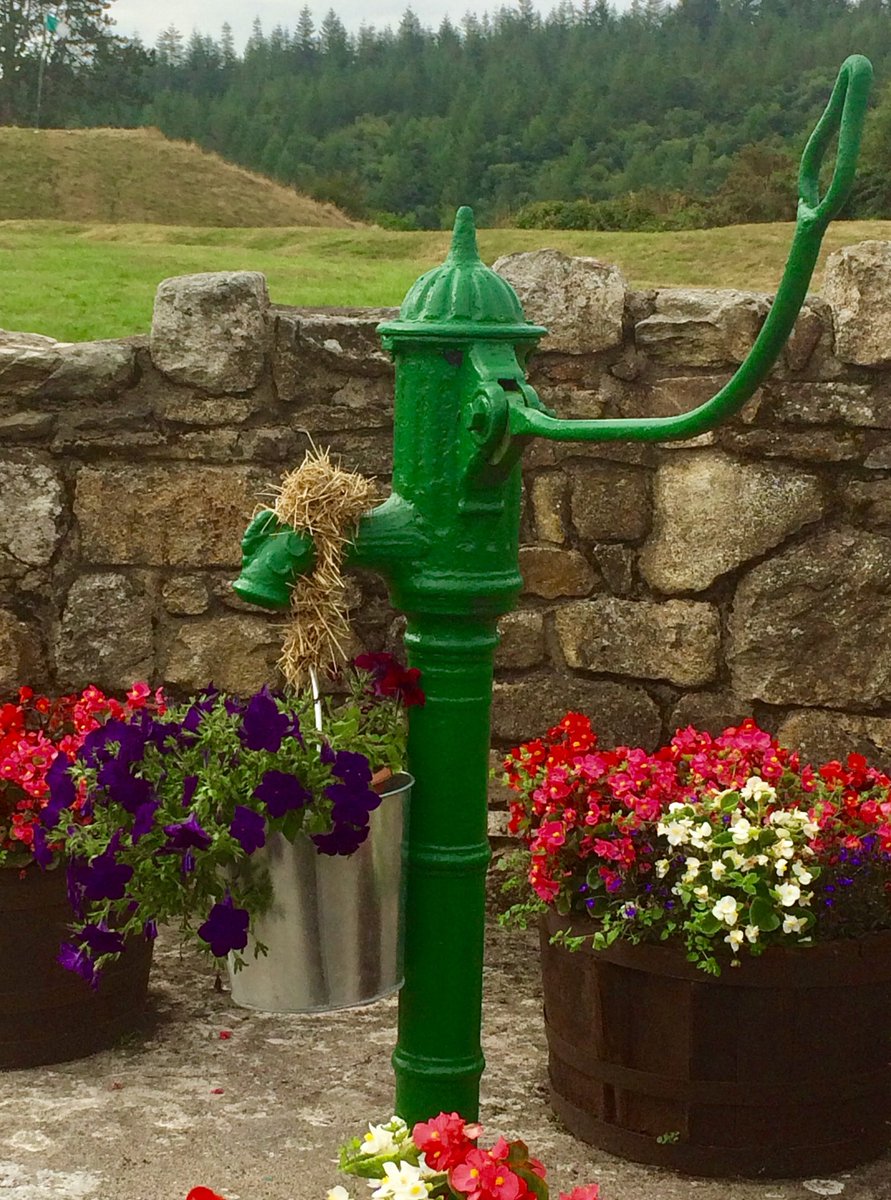 AnSiopaGlas's tweet photo. #Open until 6pm today pop in &amp; say hello ☕️🍰🍦🍭🍬 #StMullins #IrelandsAncientEast  #BankHolidayWeekend https://t.co/8jPAvXfVNX