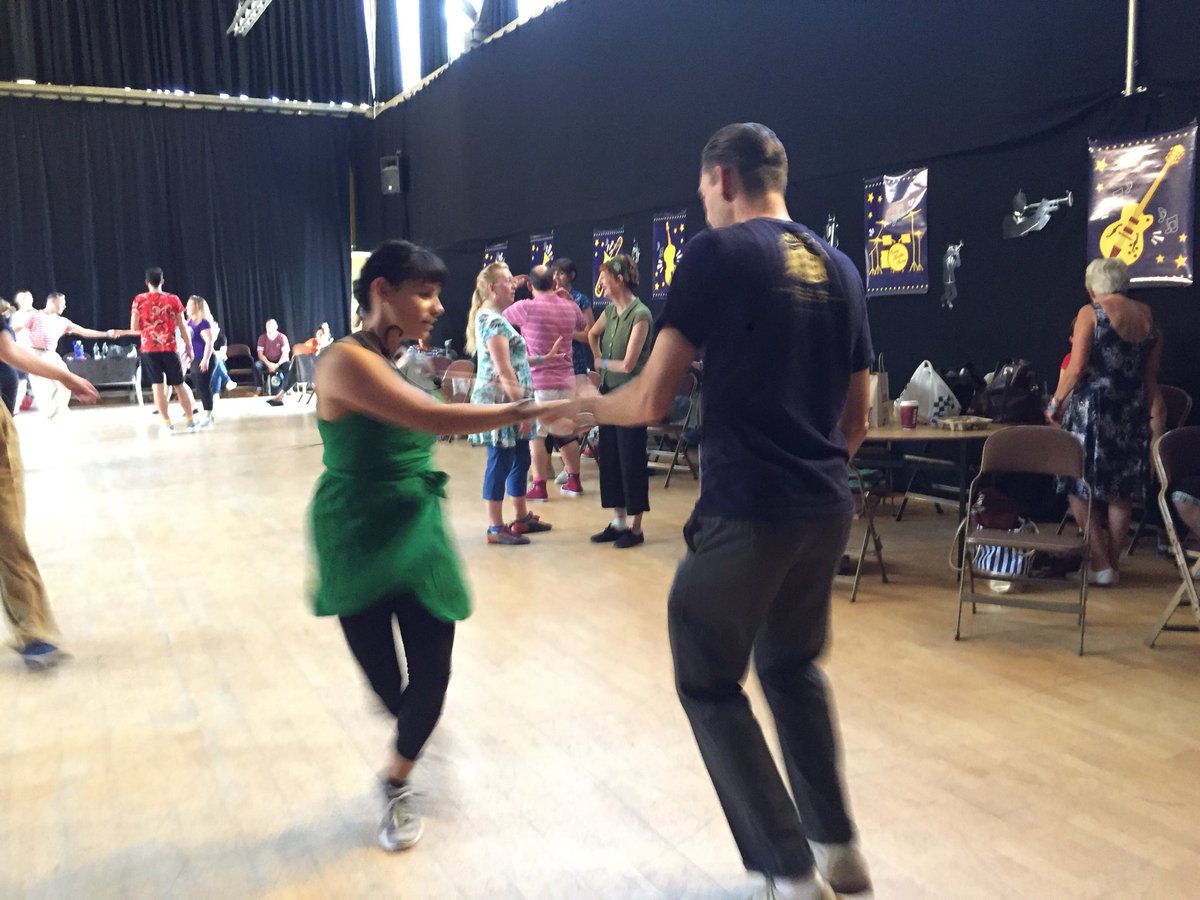 “Jelly fish hands, sculpting and commitment”, Sunday morning class with Michael and Evita.
