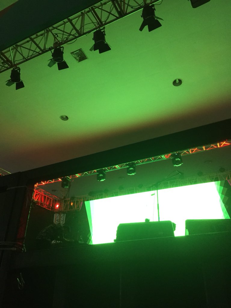 Udah depan panggung banget nih! Yuk merapat! 😂 <a href="/GAC_music/">Gamaliél Audrey Cantika</a>