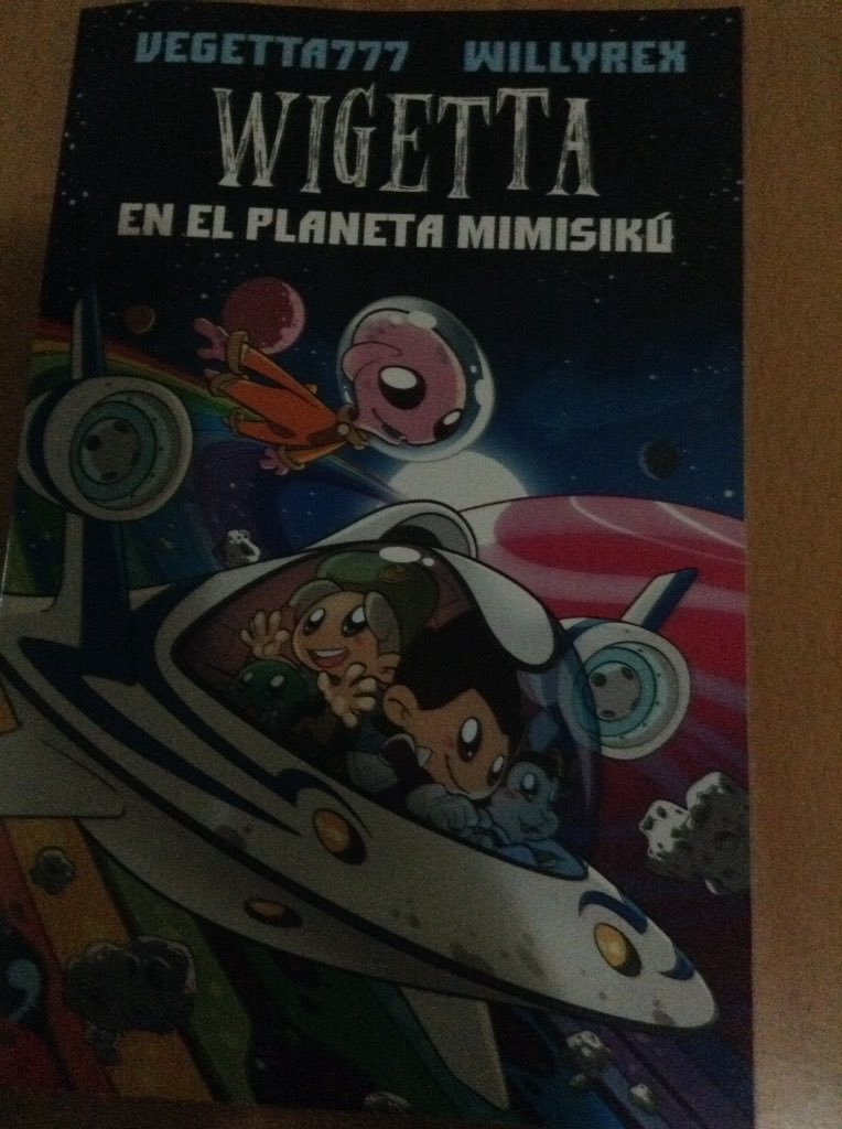 Amanda090609's tweet photo. Por fin me ha llegado😁😁 lo pedí hace 2 meses!!! Me acababa de llegar y ya me he leído la mitad muchas gracias Amazon😘😌 #WigettaEnelplanetaMimisikú @vegetta777 @WillyrexYT https://t.co/7FPkKSVbL3