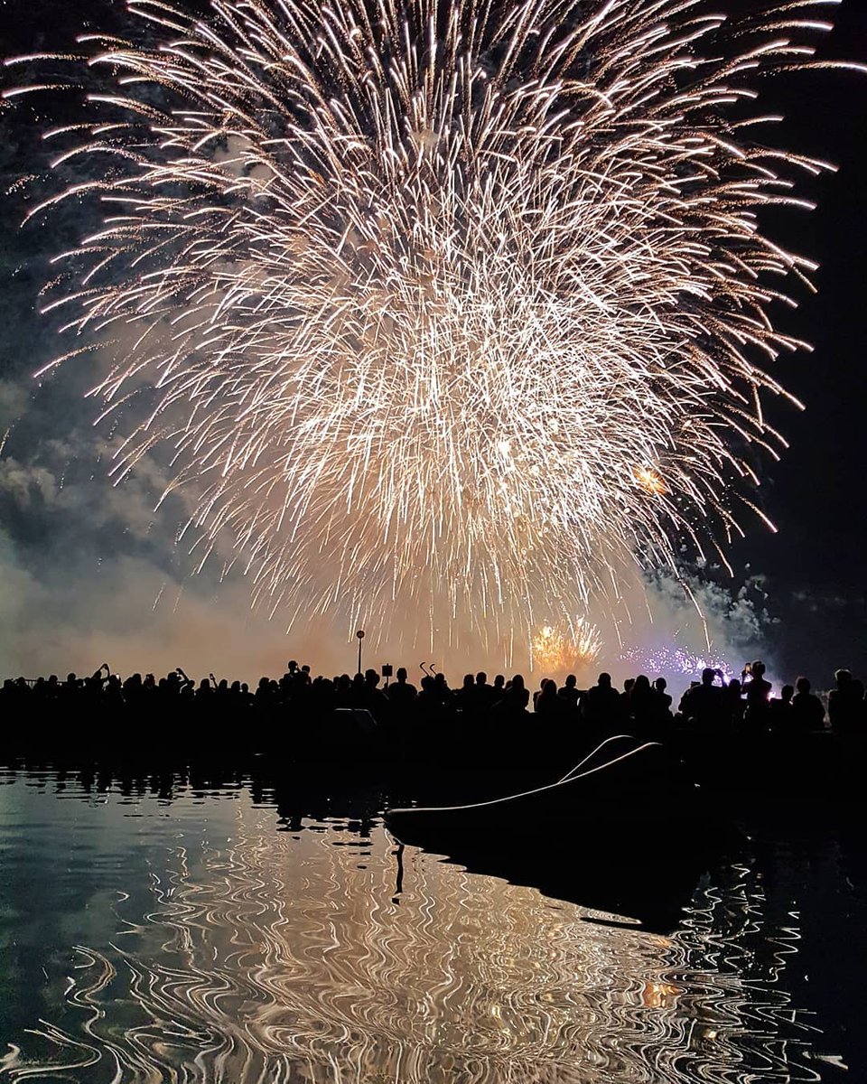 Lac_Annecy's tweet image. Une #Fetedulac #Annecy sublime ! Des étoiles plein les yeux ✨ ! Partagez vos photos avec #ILakeAnnecy - Crédit photo : louisette.en.goguette /  ml_g / khloesbd / atravelingphysio via Instagram - Merciiii de nous faire briller les YEUX !