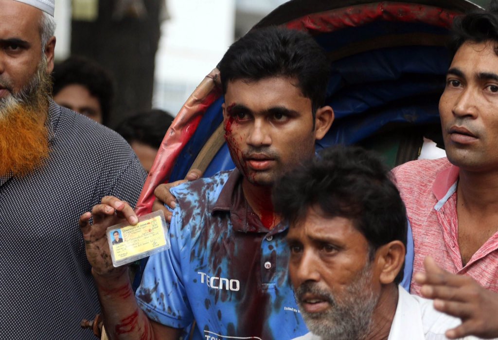Marissa50016852's tweet photo. DHAKA CITY IS A BLOOD BATH. #WeWantJustice #RoadSafetyBangladesh  #WeDemandJustice @BBCWorld @BBC @CNN @cnni @AJENews @AFP @AFPphoto @ReutersWorld @nytimes https://t.co/6ldSVqxQrr