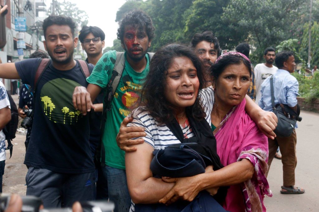 Marissa50016852's tweet photo. DHAKA CITY IS A BLOOD BATH. #WeWantJustice #RoadSafetyBangladesh  #WeDemandJustice @BBCWorld @BBC @CNN @cnni @AJENews @AFP @AFPphoto @ReutersWorld @nytimes https://t.co/6ldSVqxQrr