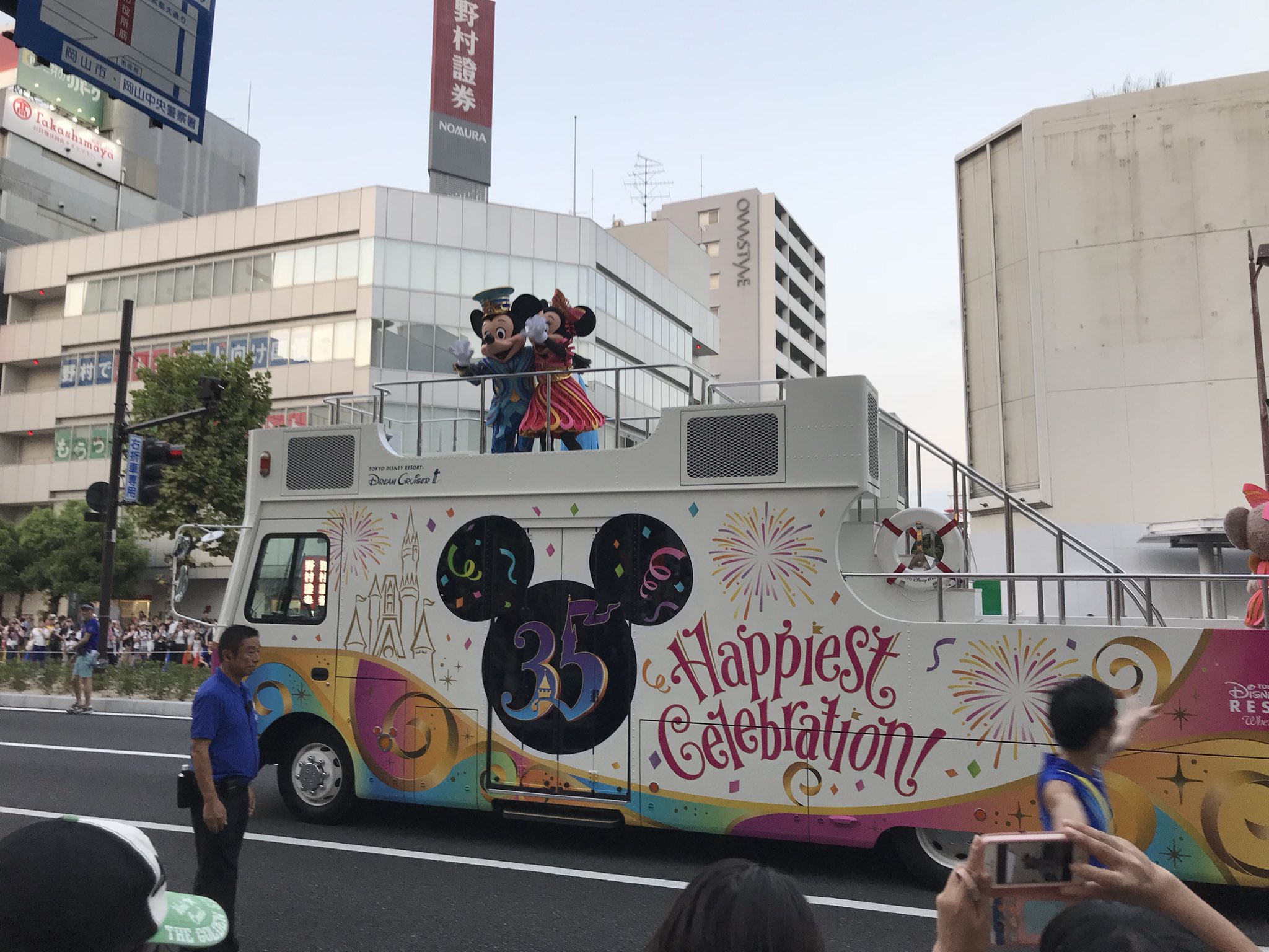 Jsan 岡山でディズニーパレード 暑かった 岡山桃太郎祭り うらじゃ T Co Vifgqgmilp Twitter