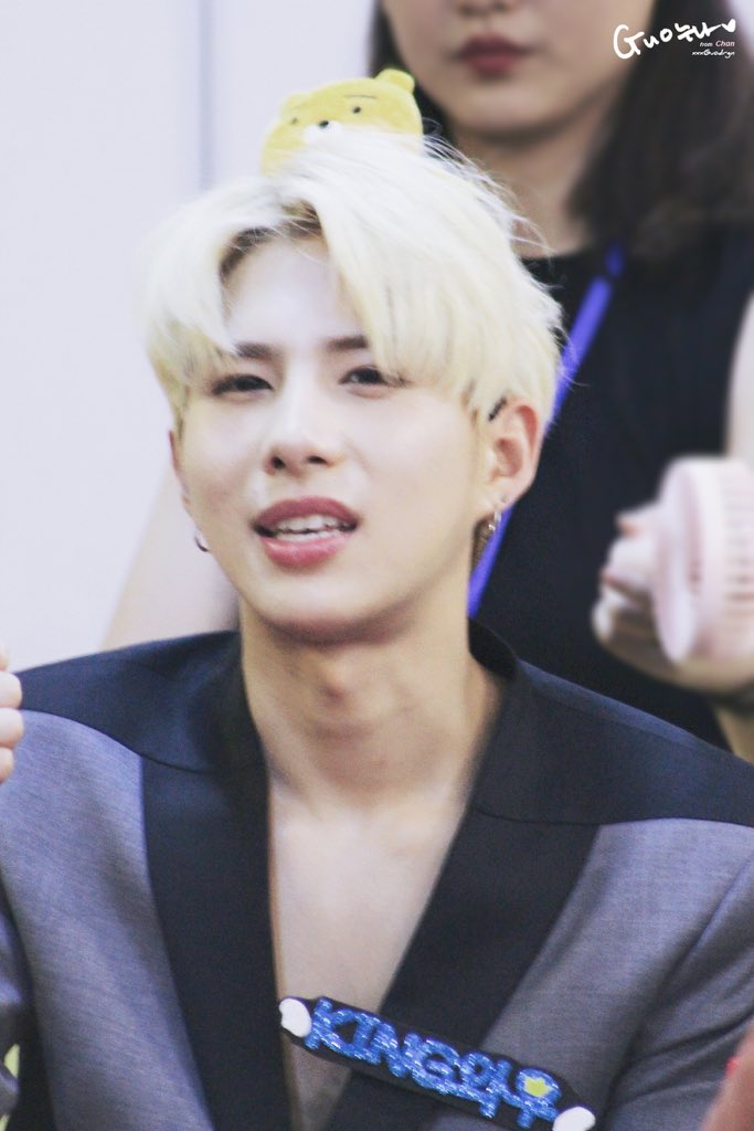 xxxguodrgn's tweet photo. 180728 Beijing 팬 사인회
KING와우
@official_ACE7 #에이스 #ACE #김세윤 #에이스와우 #와우 #WOW #김와우 #KIMWOW #KINGWOW https://t.co/3aGnfoOnFP