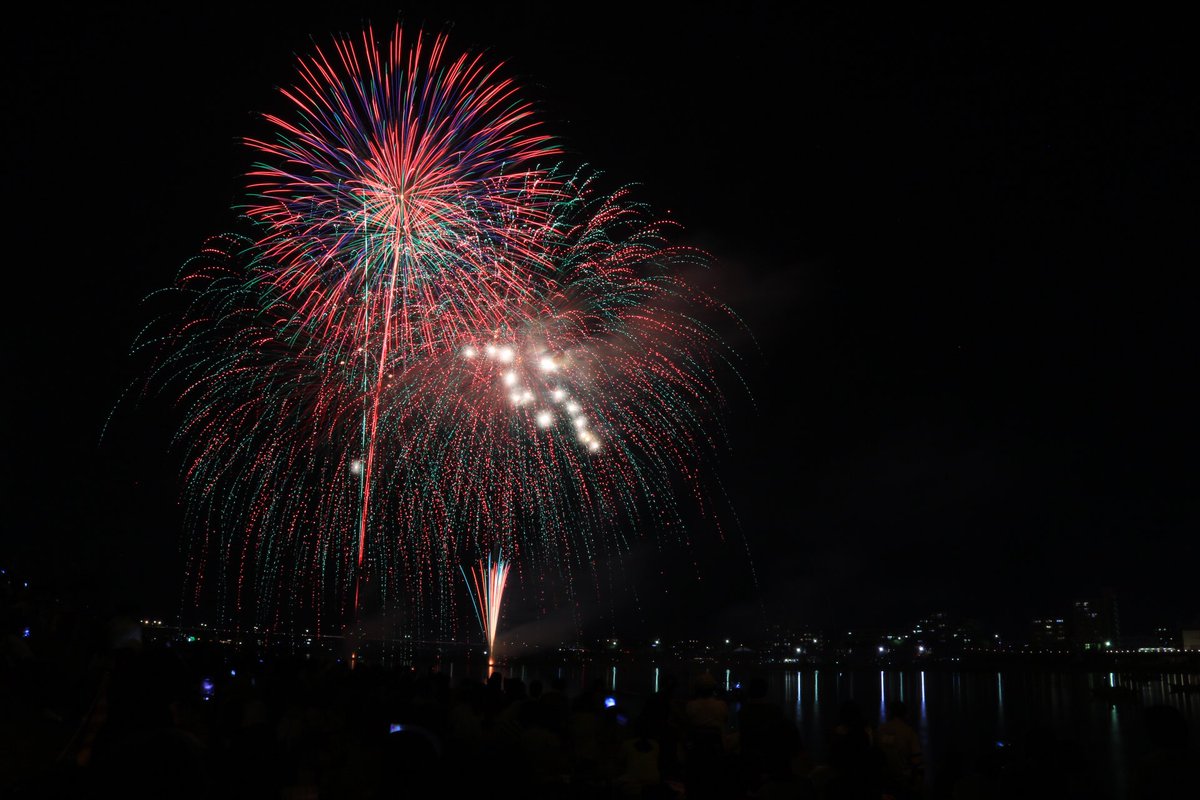 goiyanxx51xx's tweet photo. 宮崎納涼花火大会🎆
.
.
August 4,2018
.
.
.
.
.
.
#宮崎 #納涼花火大会 #写真好きな人と繋がりたい #ファインダー越しのわたしの世界 #東京カメラ部  #exploremiyazaki #miyazaki #miyazaki_colors #写真撮ってる人と繋がりたい #discoverMiyazaki https://t.co/LHzqVNdcp3