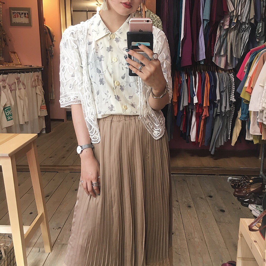 spia_s___ae's tweet photo. new ♥️♥️♥️
明日入荷item 《柄シャツ》
.
1枚で着ても、
ウエストマークにベルトを
巻いても可愛いです…♡
是非店頭でお試しください🐆
.
.
#spia #レディース #中崎町
#古着屋 #used #柄シャツ https://t.co/5DkcvEBgHW