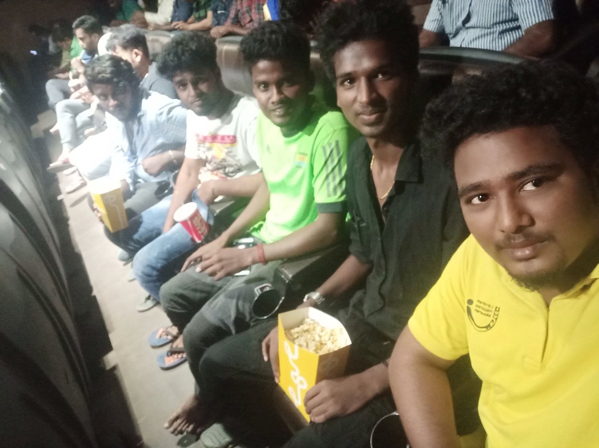 Now 5th time watching my thalaivan movie #Ghajinikanth <a href="/arya_offl/">Arya</a>
Anna 😍😍😘😘💪💪
#GhajinikanthBlockbuster