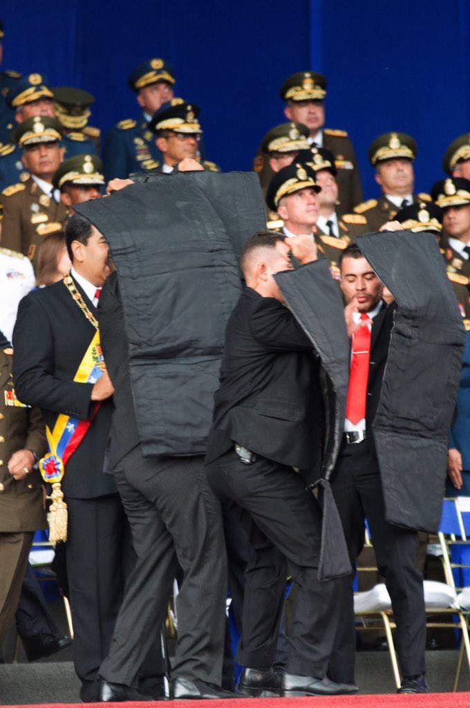 COMPAHILARIO's tweet photo. #5Ago #FelizDomingo en #Venezuela con la Táctica Traída por Maduro de su Viaje a Turquía, para Apresar a Dirigentes Opositores y rayar a Donald Trump y a la Presidencia de Colombia con un Montado #atentado https://t.co/DRuDllaMaJ