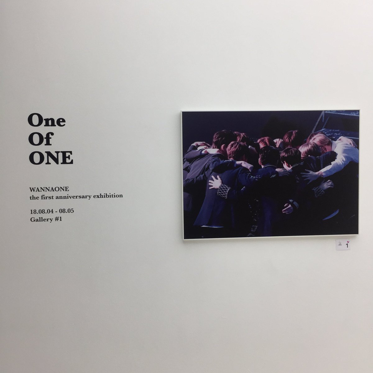 WANNAONE_JUJEOP's tweet photo. #OOO_two 전시회 입구부터 울컥했어요😭모든 사진에 애정이 가득한 게 느껴지고, 워너원과 워너블이 하나 되어 걸어온 1년이 하나도 빠짐없이 다 예쁜 추억들 뿐이라서 또 한 번 울컥했네요😢❣️소중한 시간 만들어주셔서 감사해요☺️내 가수, 1년동안 고생했어 오래보자 우리 사랑해❤️ https://t.co/L4JfreDqil