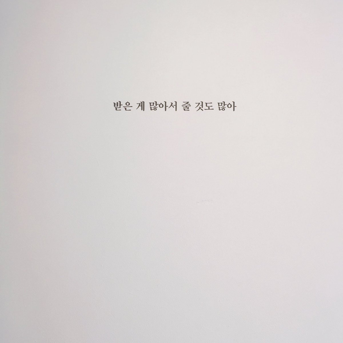WANNAONE_JUJEOP's tweet photo. #OOO_two 전시회 입구부터 울컥했어요😭모든 사진에 애정이 가득한 게 느껴지고, 워너원과 워너블이 하나 되어 걸어온 1년이 하나도 빠짐없이 다 예쁜 추억들 뿐이라서 또 한 번 울컥했네요😢❣️소중한 시간 만들어주셔서 감사해요☺️내 가수, 1년동안 고생했어 오래보자 우리 사랑해❤️ https://t.co/L4JfreDqil