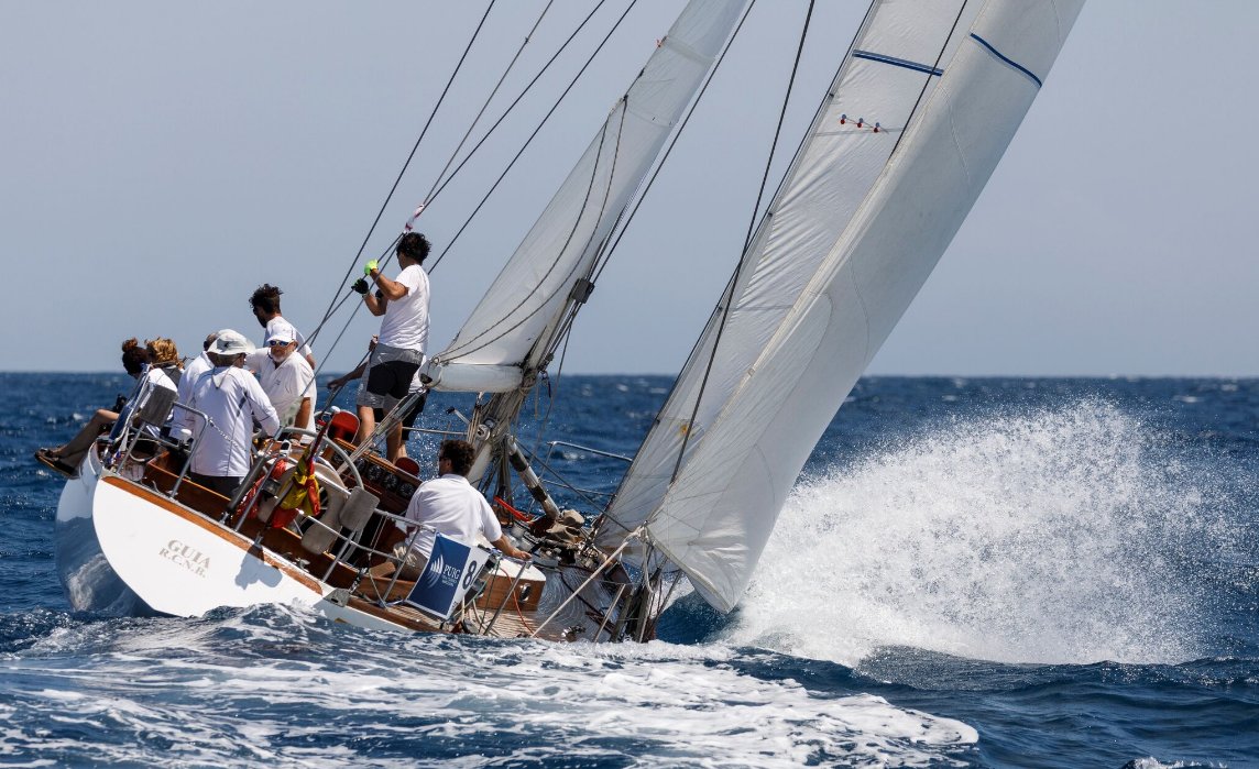 puigvelaclasica's tweet photo. Guia, #classicboat of the recently deceased owner Ramon Roses, was the winner of the classic category 1 at the XI edition of the #puigvelaclassica

📷 @MartinezSailing https://t.co/4roCMQXJRf