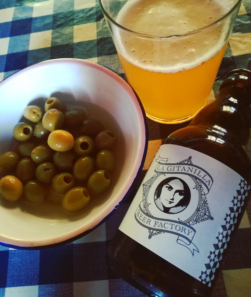 gitanillabeer's tweet photo. Unas aceitunas y una Gitanilla, ¡en este día caluroso de agosto apetece! #LaGitanilla #Cordobesa #cordobaesp https://t.co/9SapDRNTOI