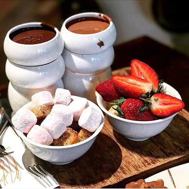 Highpoint_'s tweet image. Chocolate fondue for two.. don’t mind if we do 🍫👌 @maxbrenneraus 
#maxbrenner #highpointsc #dessert ift.tt/2KsJm7q