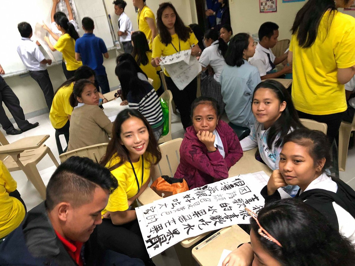 FalconQuarterly's tweet photo. SHS-SC and FCJU students interact with the students of CMYC in Murcia https://t.co/vJQWREgumf