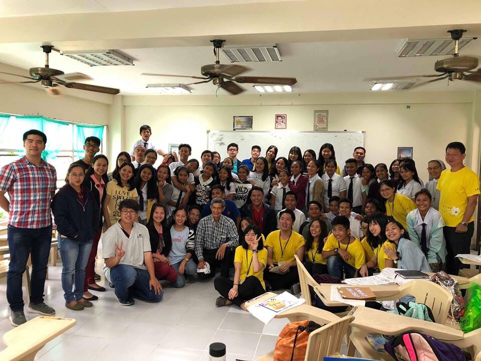 FalconQuarterly's tweet photo. SHS-SC and FCJU students interact with the students of CMYC in Murcia https://t.co/vJQWREgumf