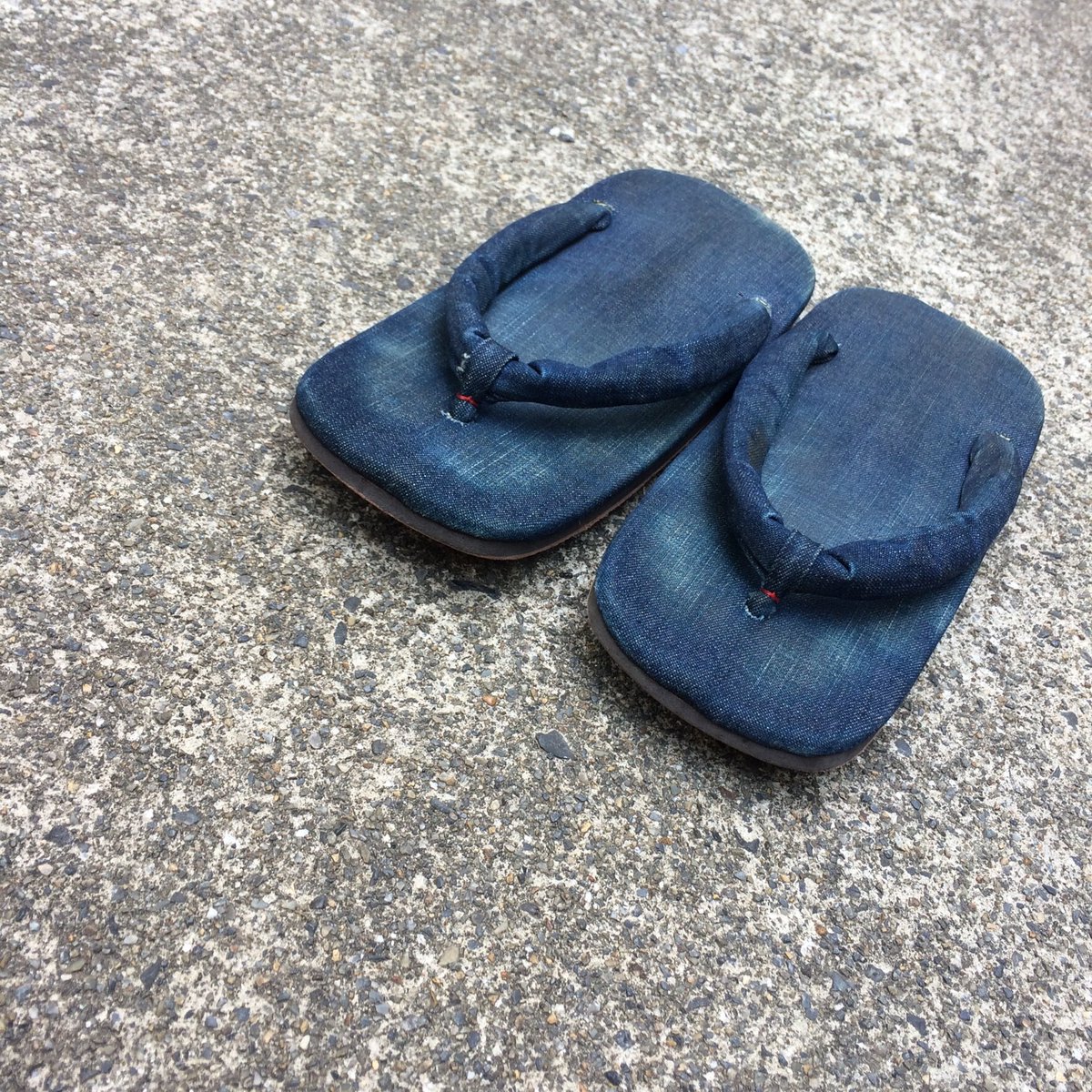 blue_gear_'s tweet image. #このタグを見た人はお気に入りのデニムを貼り付ける
デニム雪駄