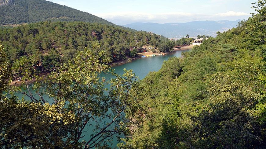 Trabzon'daki Uzungöl'e benzetilen Amasya'daki Borabay Tabiat Parkı ziyaretçilerin ilgisini çekiyor buff.ly/2LQ4kCR