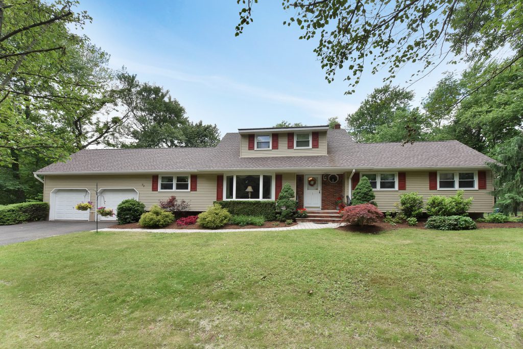Seller says, 'Make me an offer' for this meticulously maintained home on a quiet cul-de-sac in beautiful Woodcliff Lake NJ. Call Brian to schedule a tour (201)546-0040 ow.ly/iD2J30lgZnC