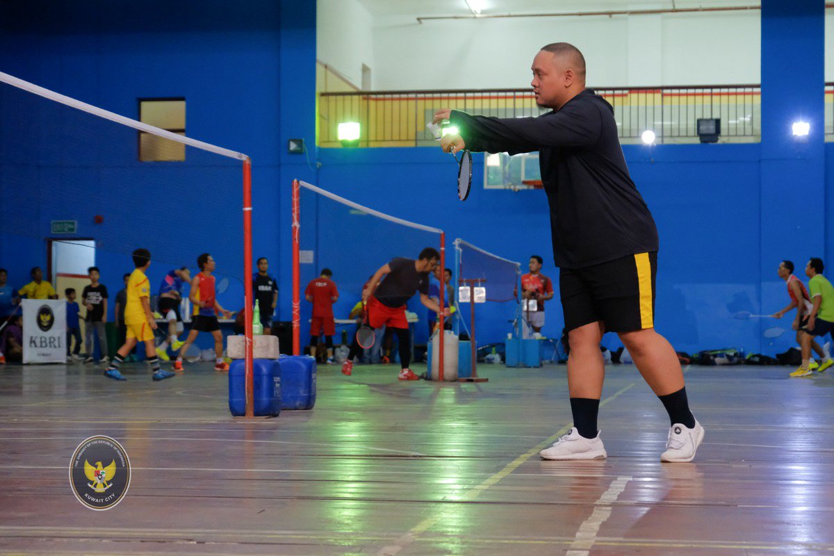 IndonesiaInKWT's tweet photo. the Embassy's staff took part at the One Day Badminton Tournament for Indonesian Citizens in Kuwait in commemoration of the 73rd Independence Day of Indonesia, we didn't win the tournament but we had FUN and that's all that matters.
#Indonesia
#17Agustus
#IndoKuwait
#KBRIKUwait https://t.co/RYcLSZNsh6