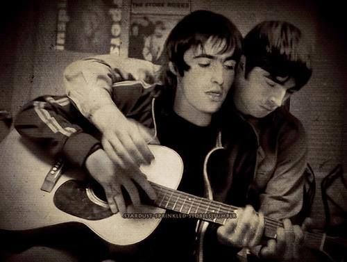 Latest Oasis News on X: "Noel Gallagher speaking to The Guardian in  December 2008 about finding out that Liam was singing in a band. "I'd  shared a bedroom with him for years,