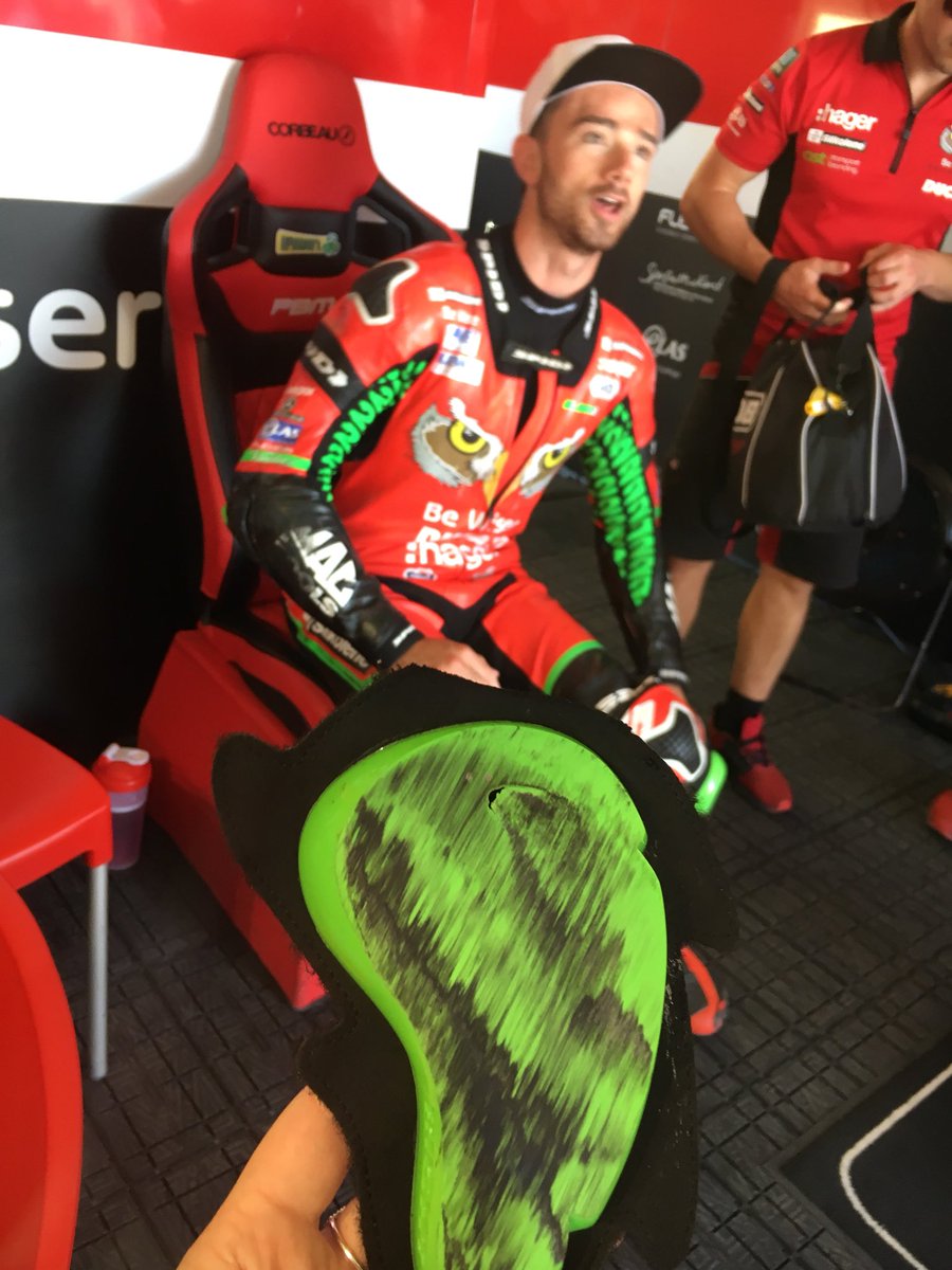 Who would like a <a href="/GIrwinRacing/">Glenn Irwin</a> knee slider? RT for a chance to win