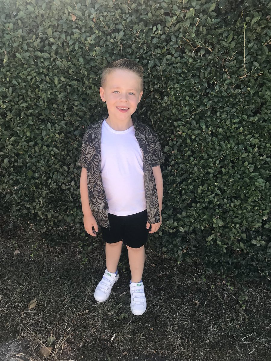 Party ready casual style 💙👦🏼 Happy Birthday Emily 🎁🎉🎊