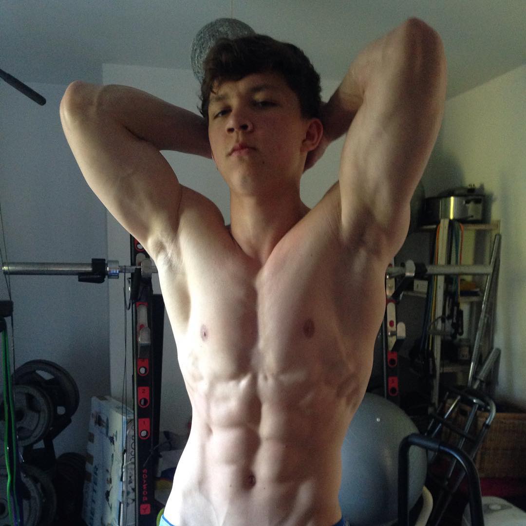 Flo on Twitter: "Solid 8pack 💪 #abs #fitness #ripped #bodybulding #gym