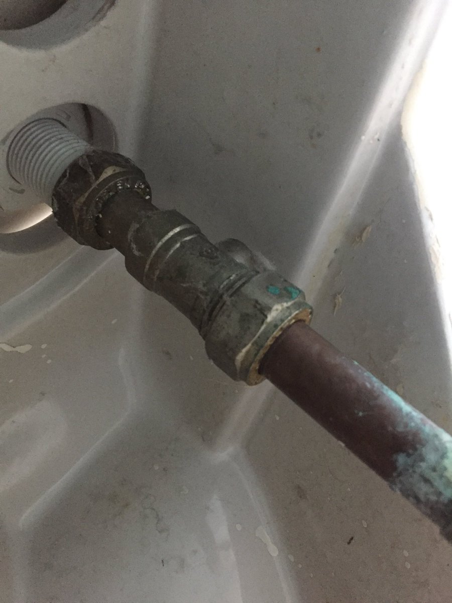 watts_564's tweet photo. Round of applause has to go to @PersimmonHomes Toilet feed in solid copper and the isolation so close to the toilet you can’t use it #welldone #useless 👏🏻👏🏻👏🏻👏🏻 https://t.co/i4r7ebCfwX