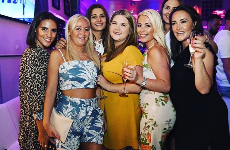 Babilonia tonight anyone? Live DJ from 9pm with the best shisha and cocktails in Puerto Banus💨🍹 For all booking enquiries please visit linekersgroup.com #cocktails #cocktailbar #shisha #terrace #marbella #puertobanus #ciroc